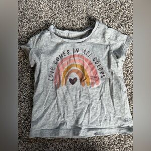 5/$10 Carter's Baby Girl Gray Tee with Rainbow and Heart Design Size 12 Months
